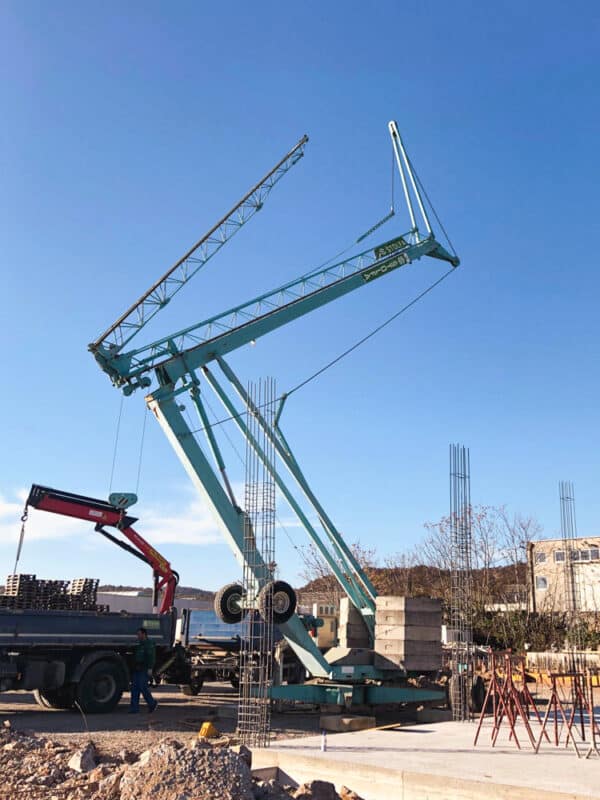 CATTANEO CM73, samopostavljivi gradbeni žerjav