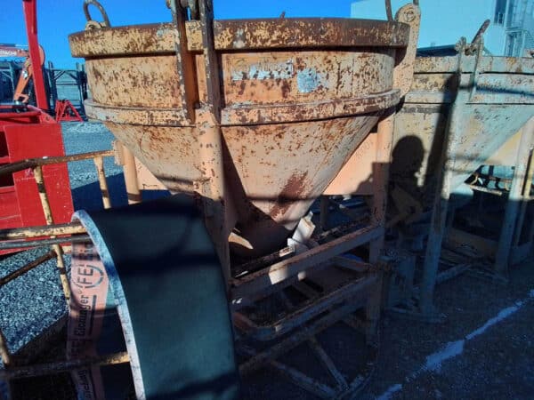 Posoda za beton z volanom in balkonom, 1000 L