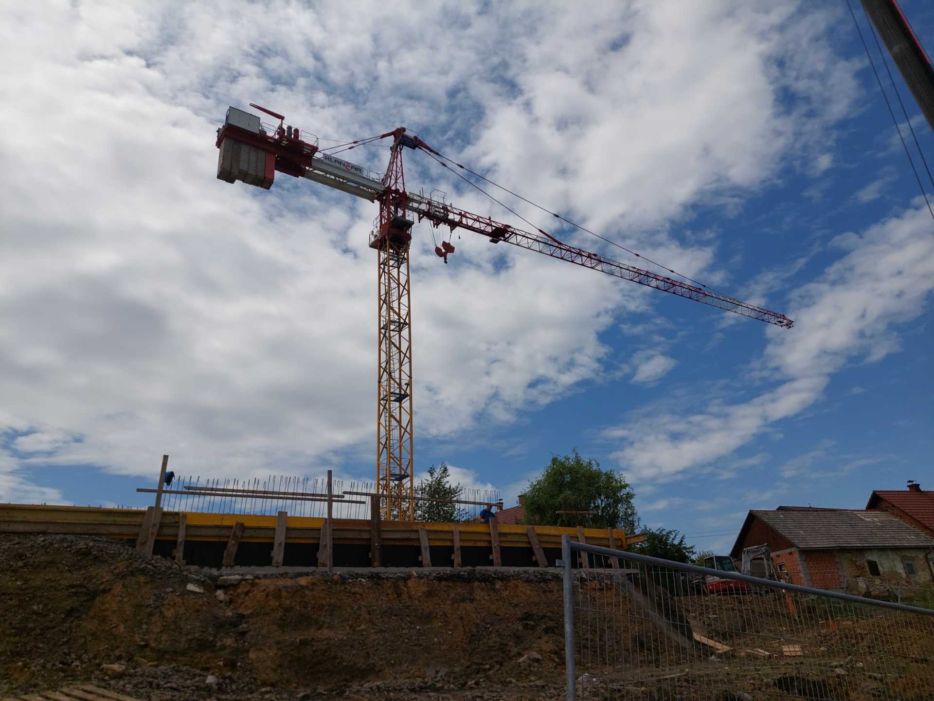 Potain MD235, stolpni gradbeni žerjav